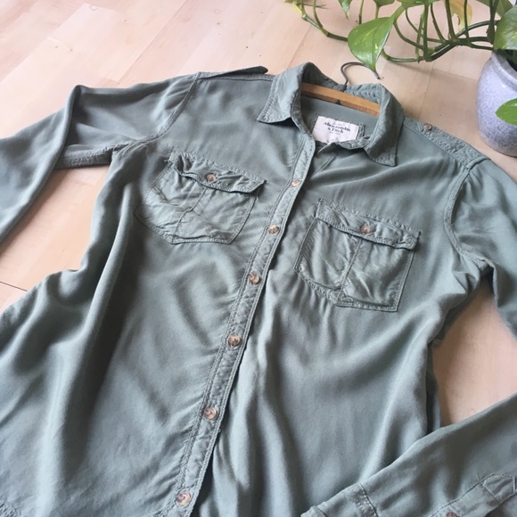 A & F Casual Soft Button Down Olive Army Green XS - Picture 3 of 8